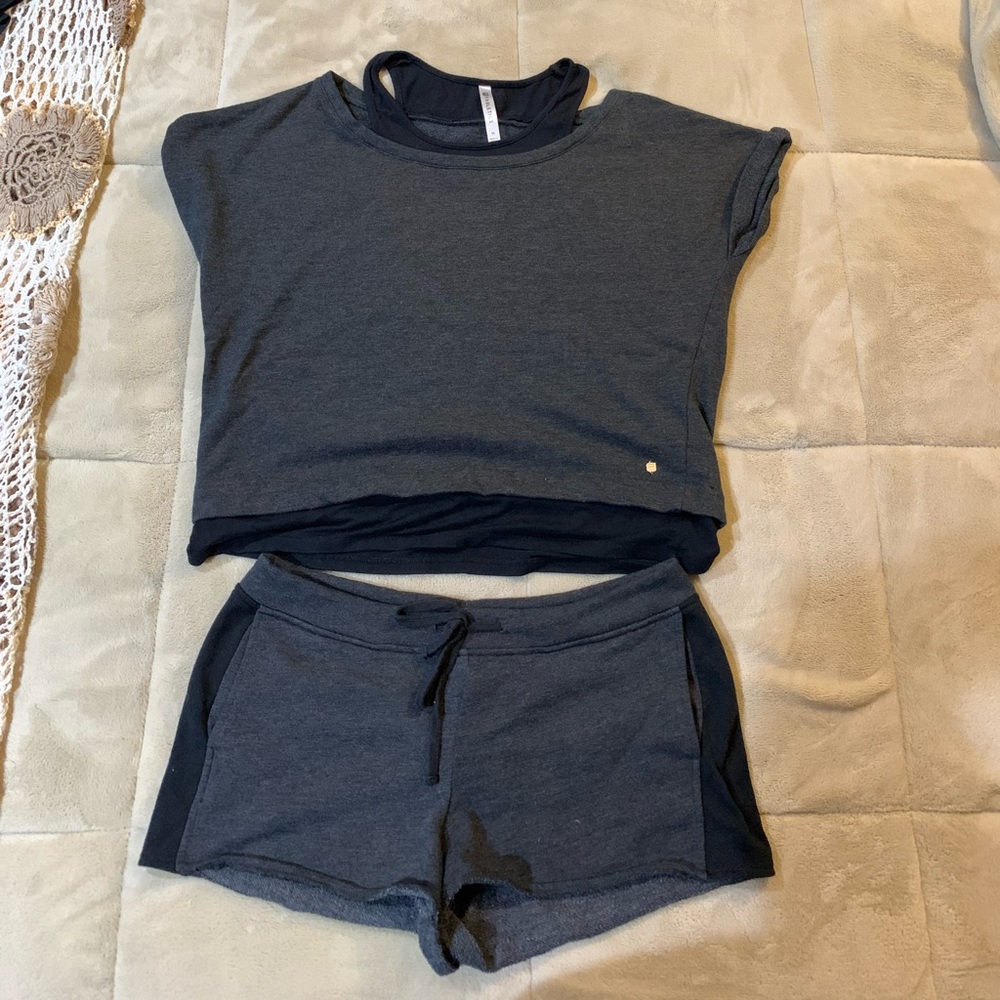 Fabletics “Jarabe” 2 Piece Outfit, Medium